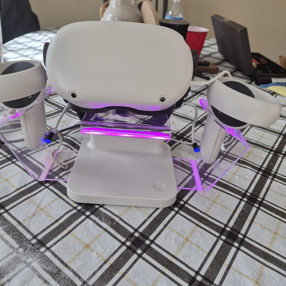 Oculus White VR Headset with Controllers